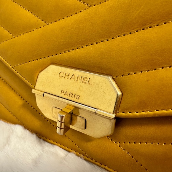 Chanel Chevron Gabrielle Flap Bag - Picture 5 of 15
